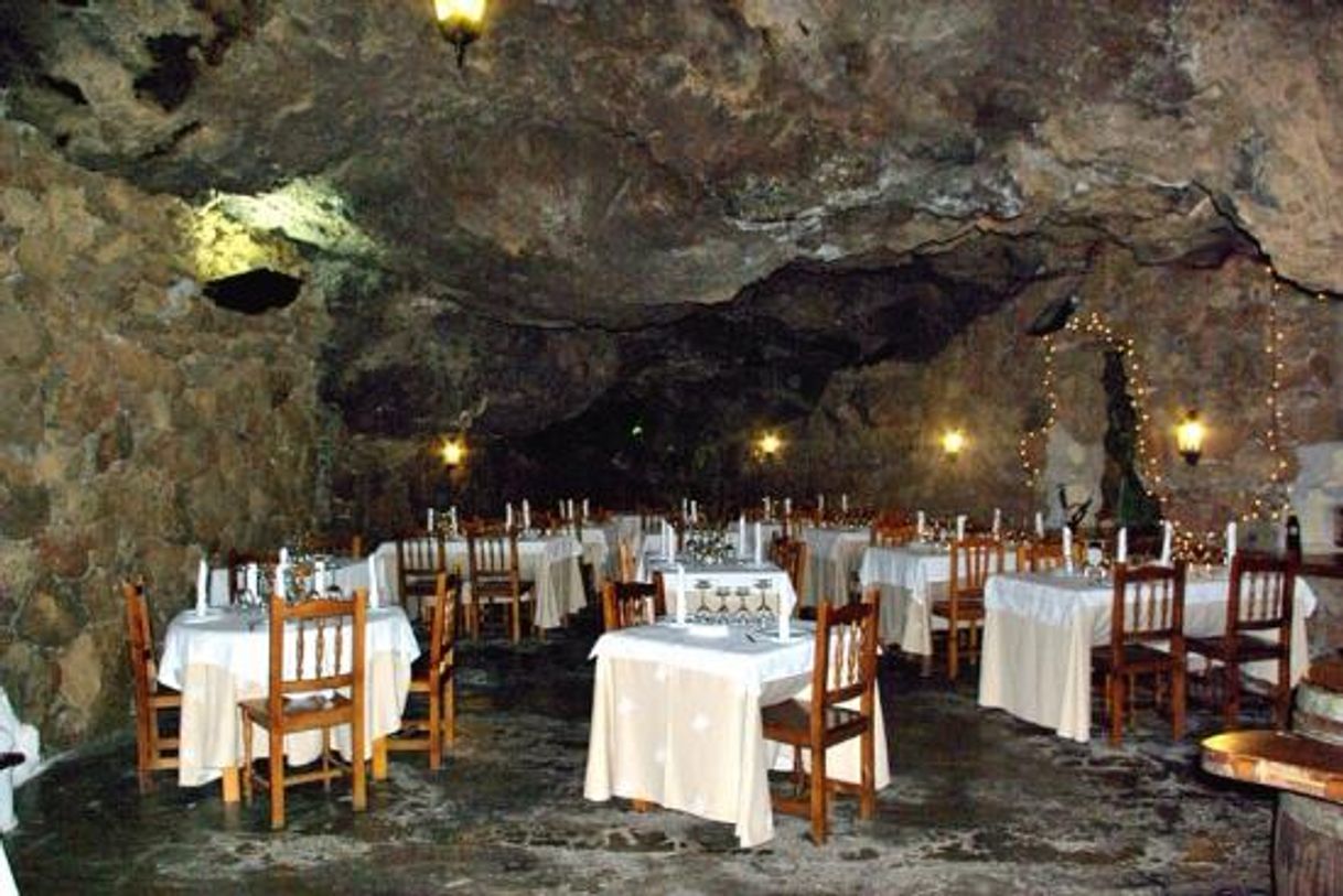 Restaurantes La Cueva Caprichosa