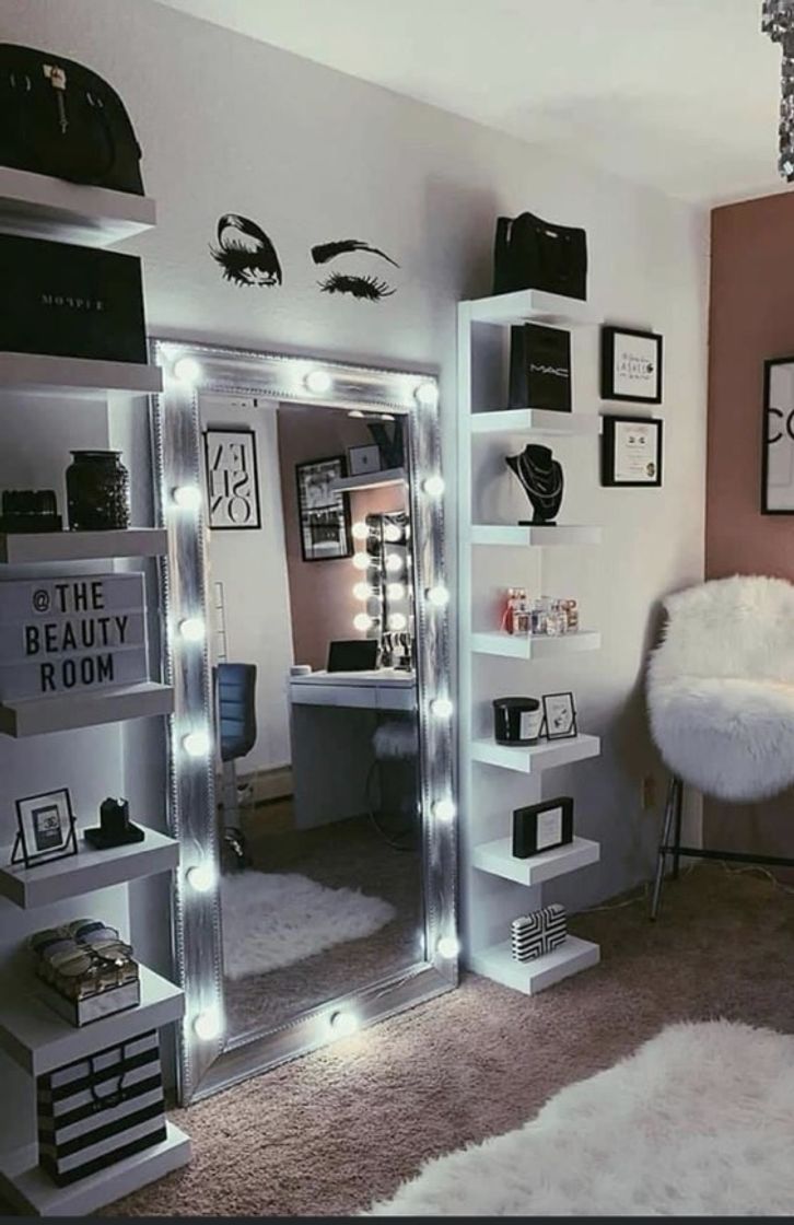 Black and white 🖤🤍🖤🤍