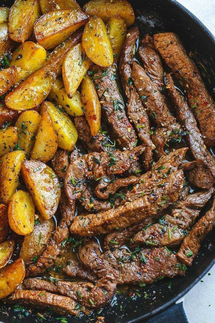 Moda Tiras de bife no alho, e batatas na frigideira 🥘🥩