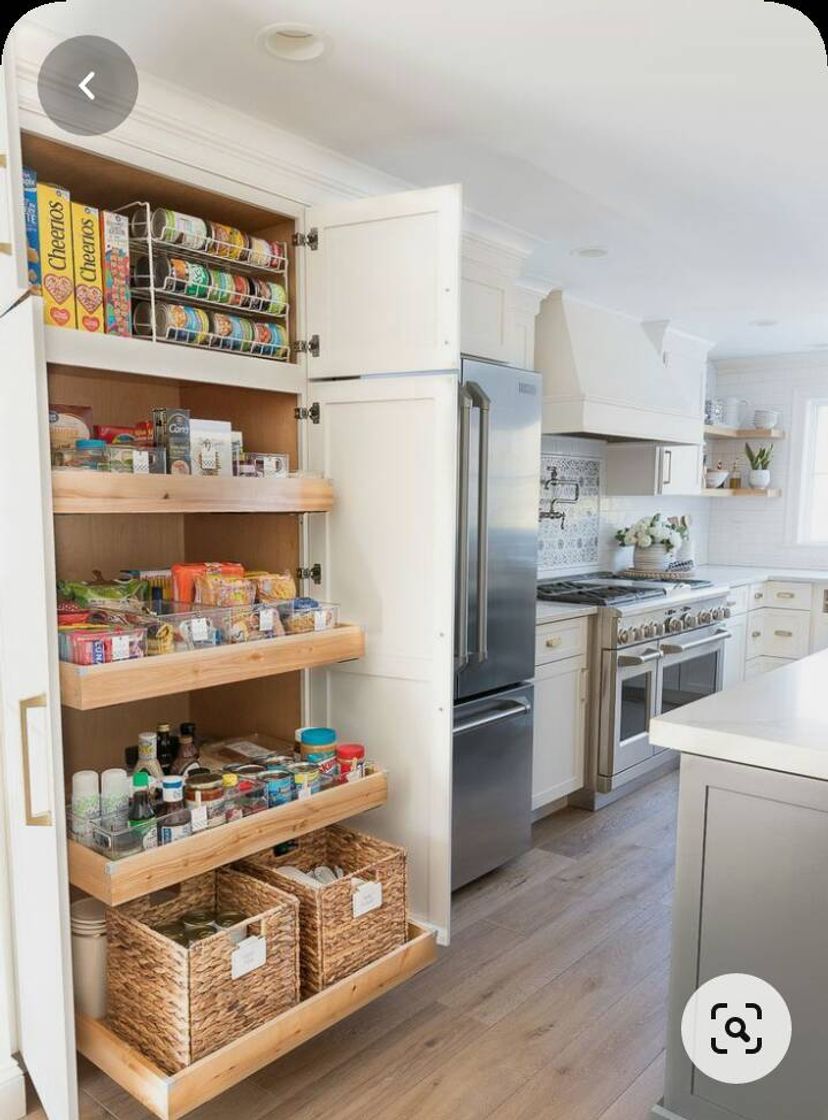 Fashion A functional and practical kitchen/ pantry