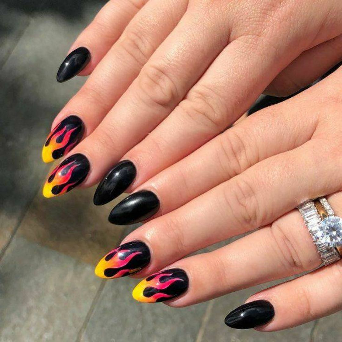 Moda Nails 