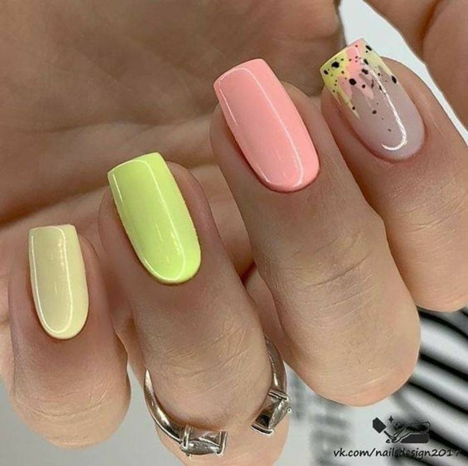 Moda Nails