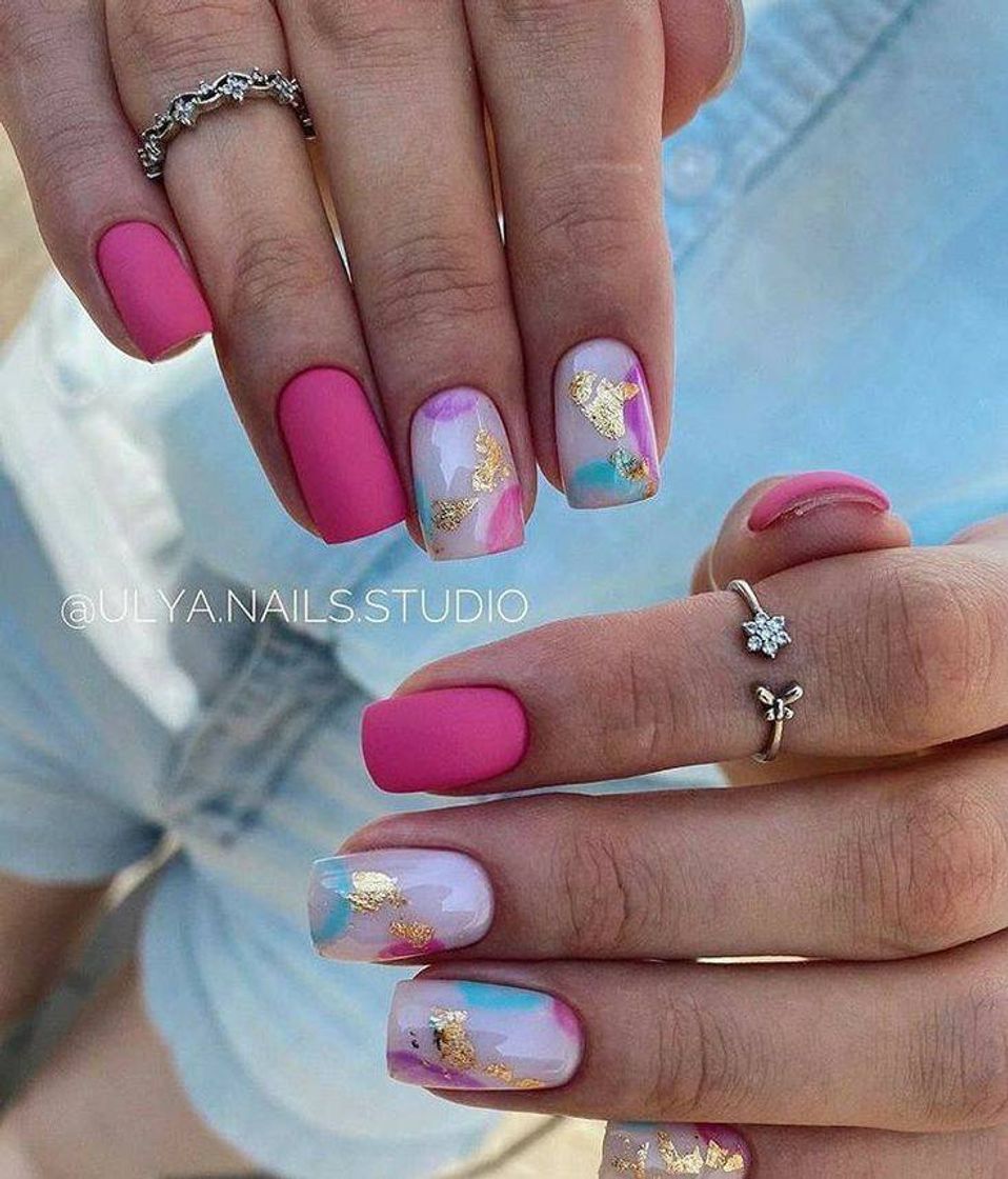 Moda Nails