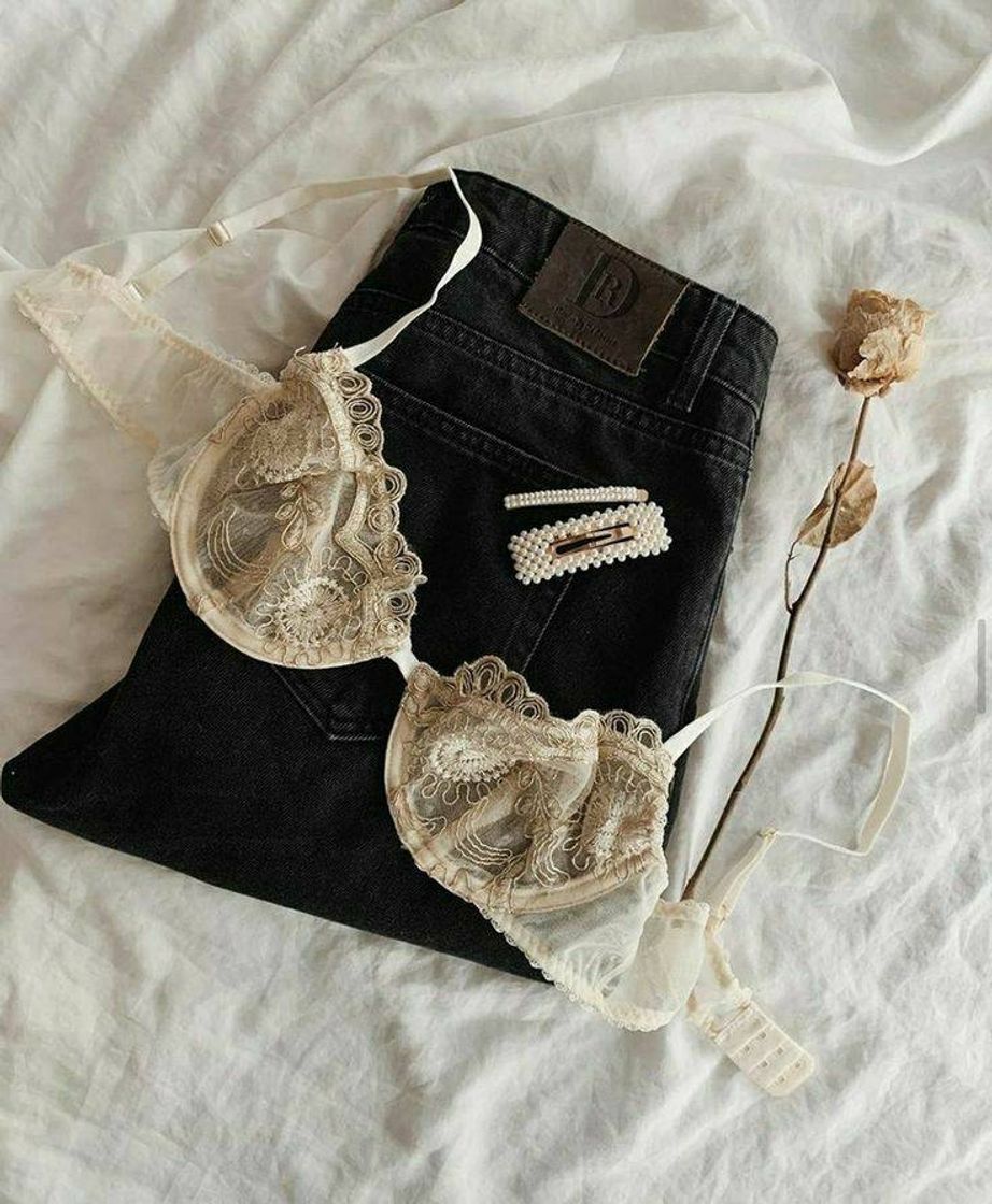 Social 𝑑𝑒𝑙𝑖𝑐𝑎𝑡𝑒