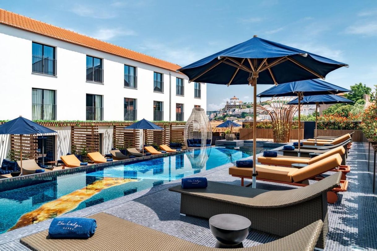 Place The Lodge Wine & Business Hotel