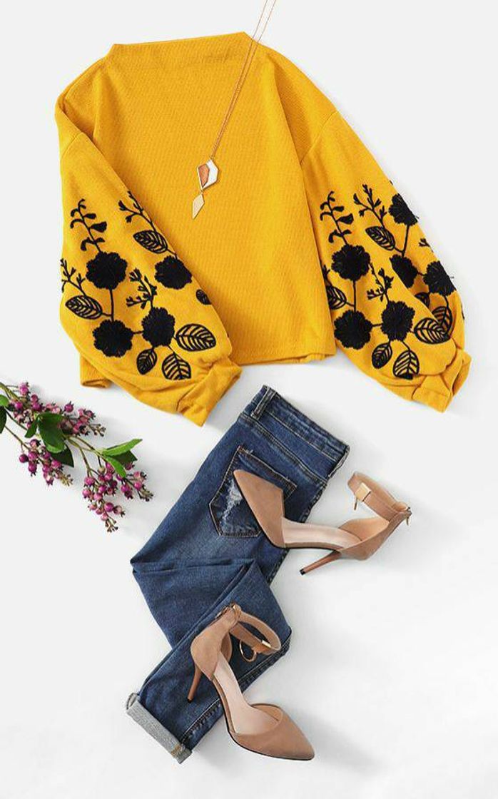 Fashion Moletom amarelo com jeans