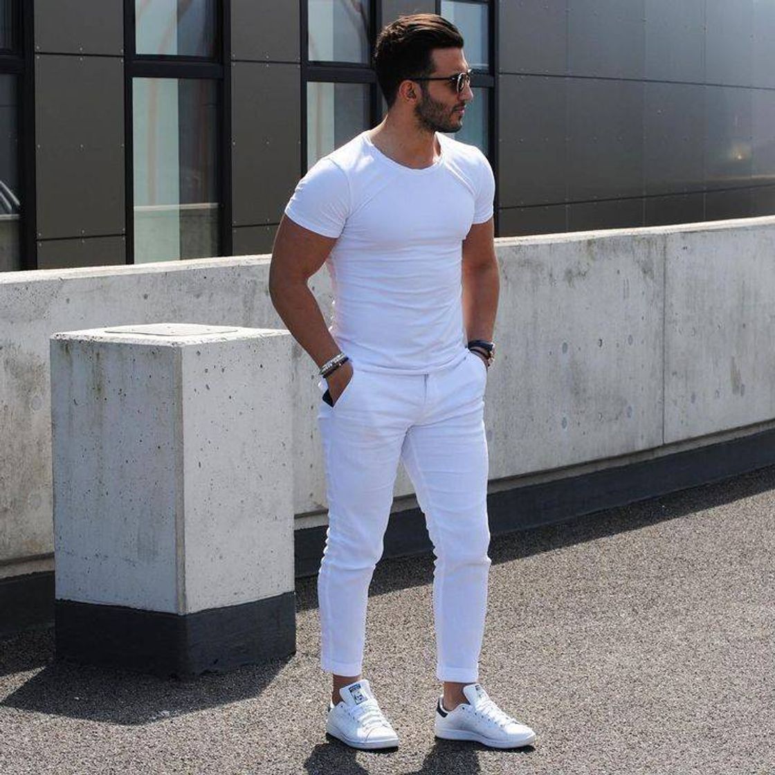 Moda Não sou muito fã, mas ta aí. All White! 