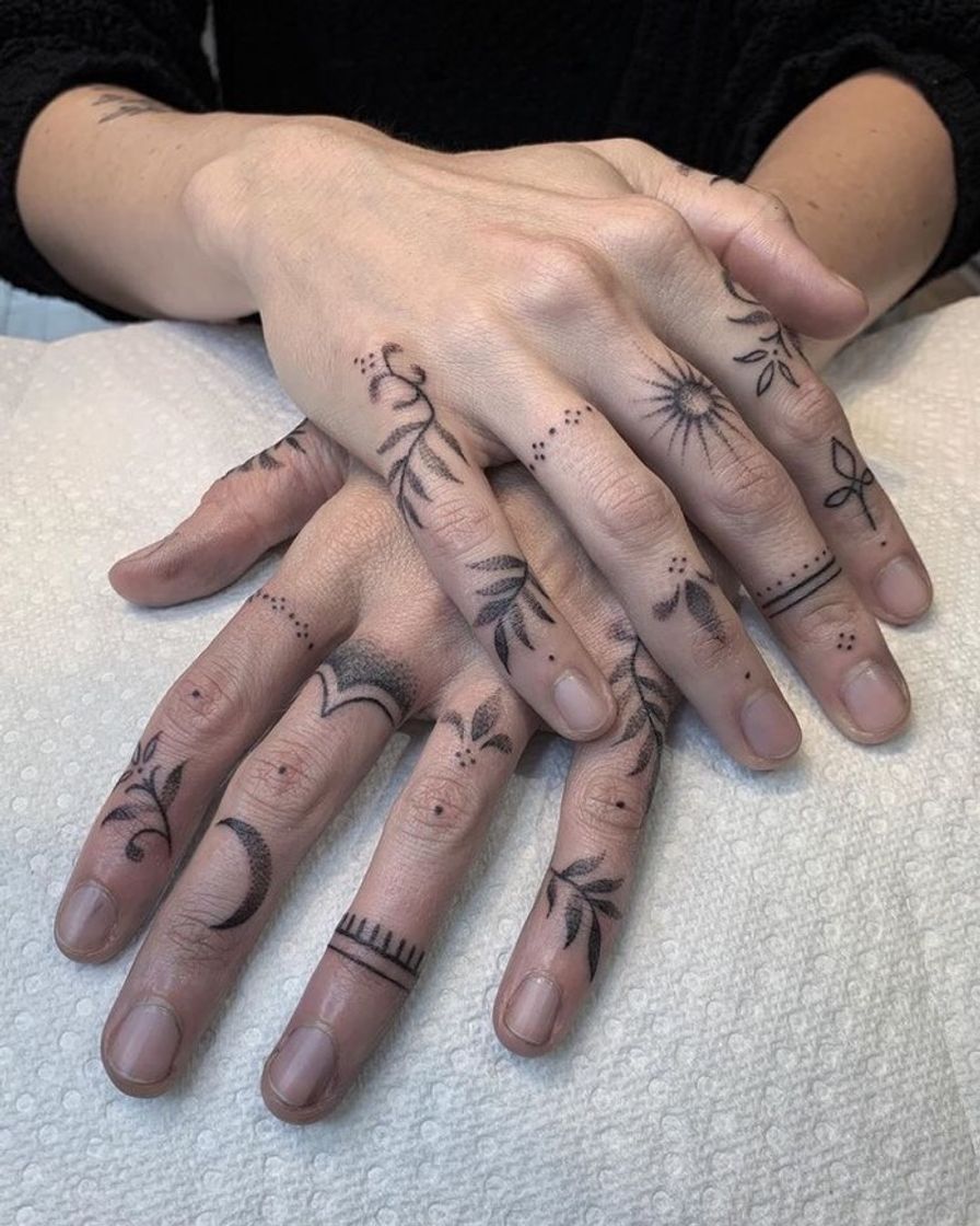 Fashion Finger tattoo 