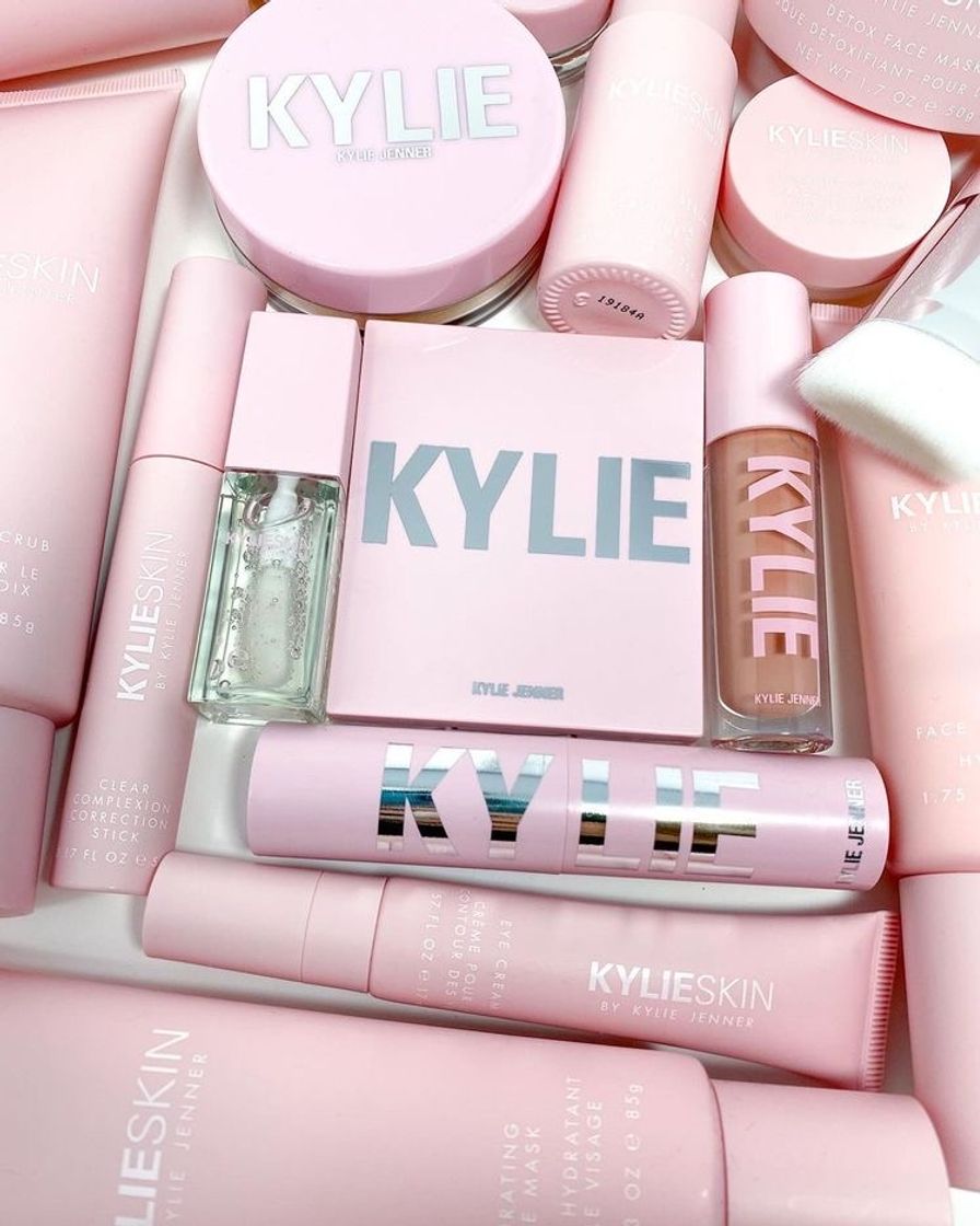 Fashion Kylie Cosmetics 🖤✨