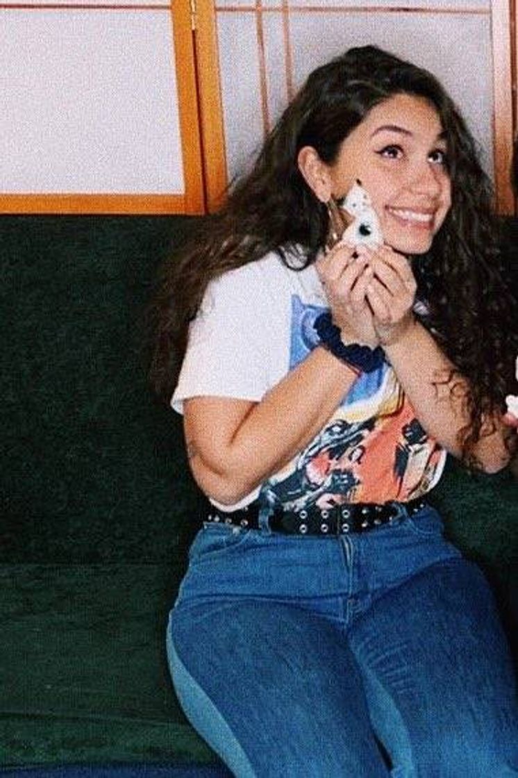 Fashion Alessia cara passando no seu feed pra alegrar seu dia 