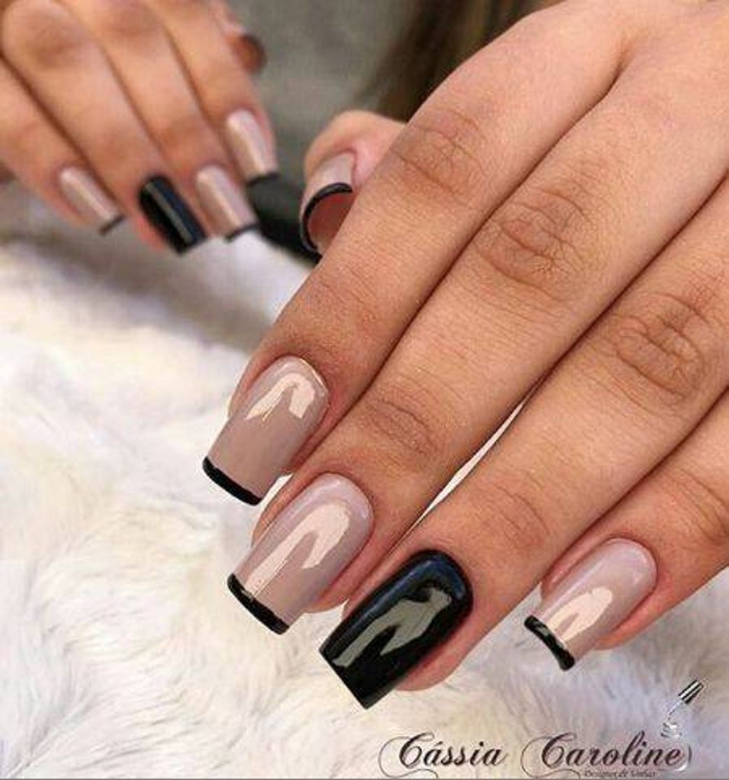 Fashion Unhas preto e nude