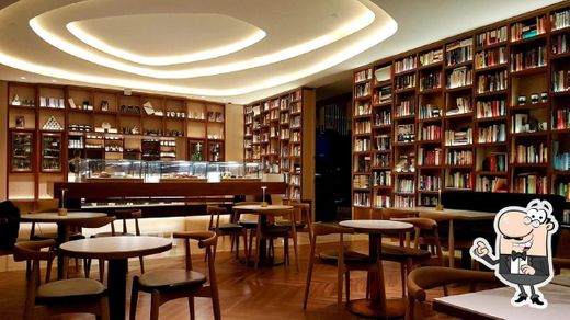 PHILOSOFIA Book Café