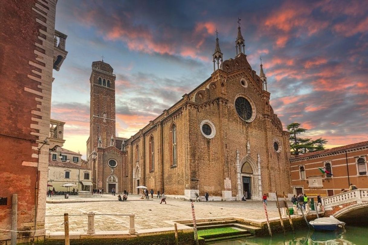 Places Basílica de Santa María dei Frari