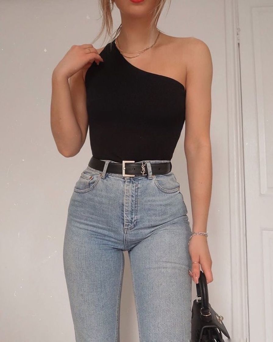 Moda uma proposta com a calça jeans mom 