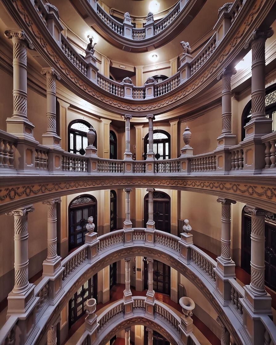 Lugar Edifici Mas de Miquel (Antic Hotel Diagonal Tuset)