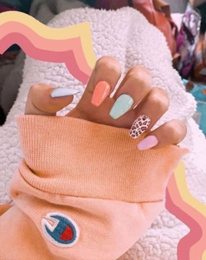 Pastel nails