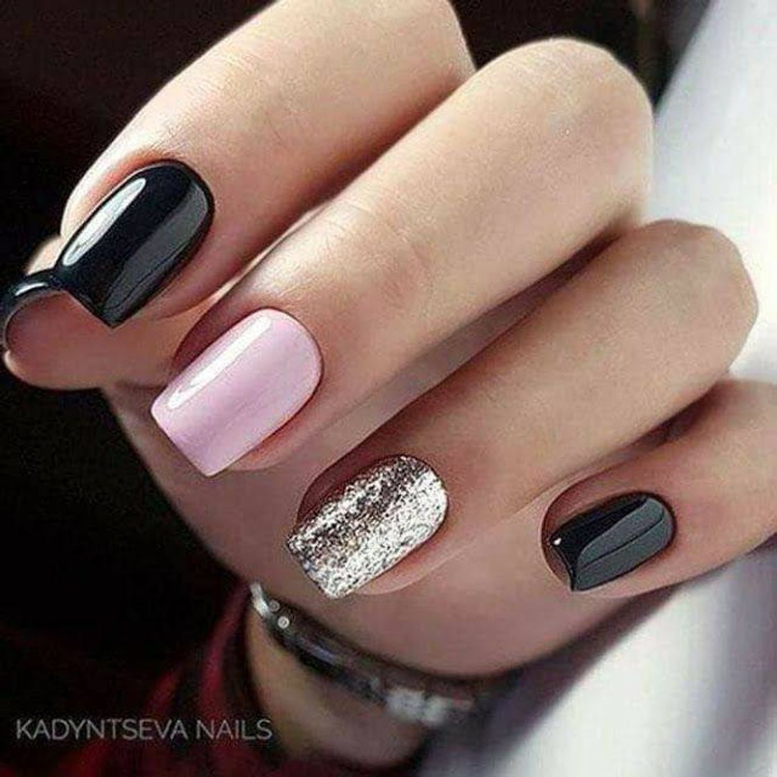 Fashion inspiração de unhas preto rosa e gliter 