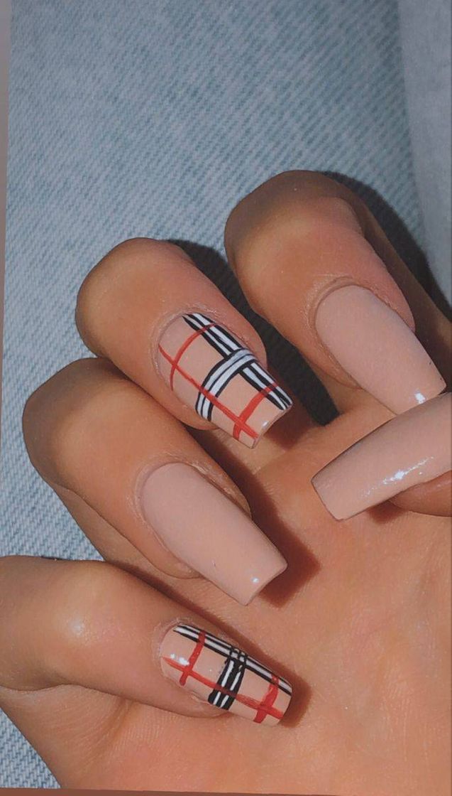 Moda nude nails😍