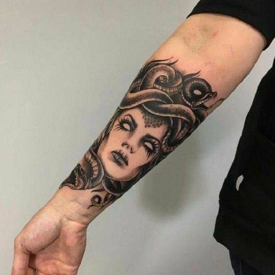 Moda Tatuagem medusa no braço 