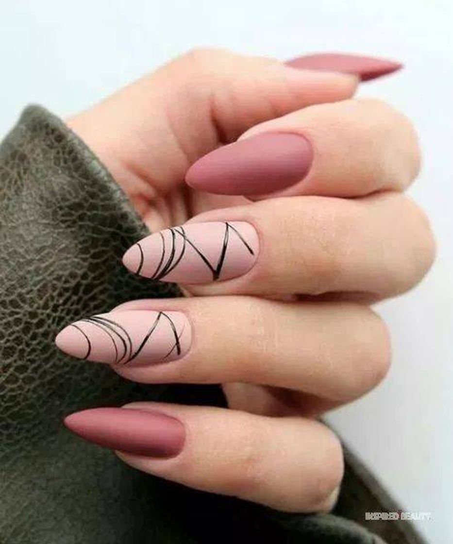 Moda Nails