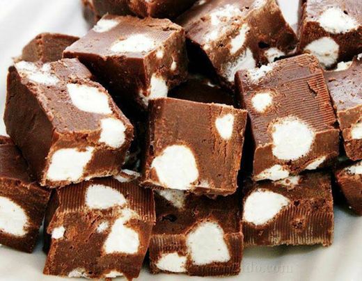 Fudge de chocolate e marshmallows