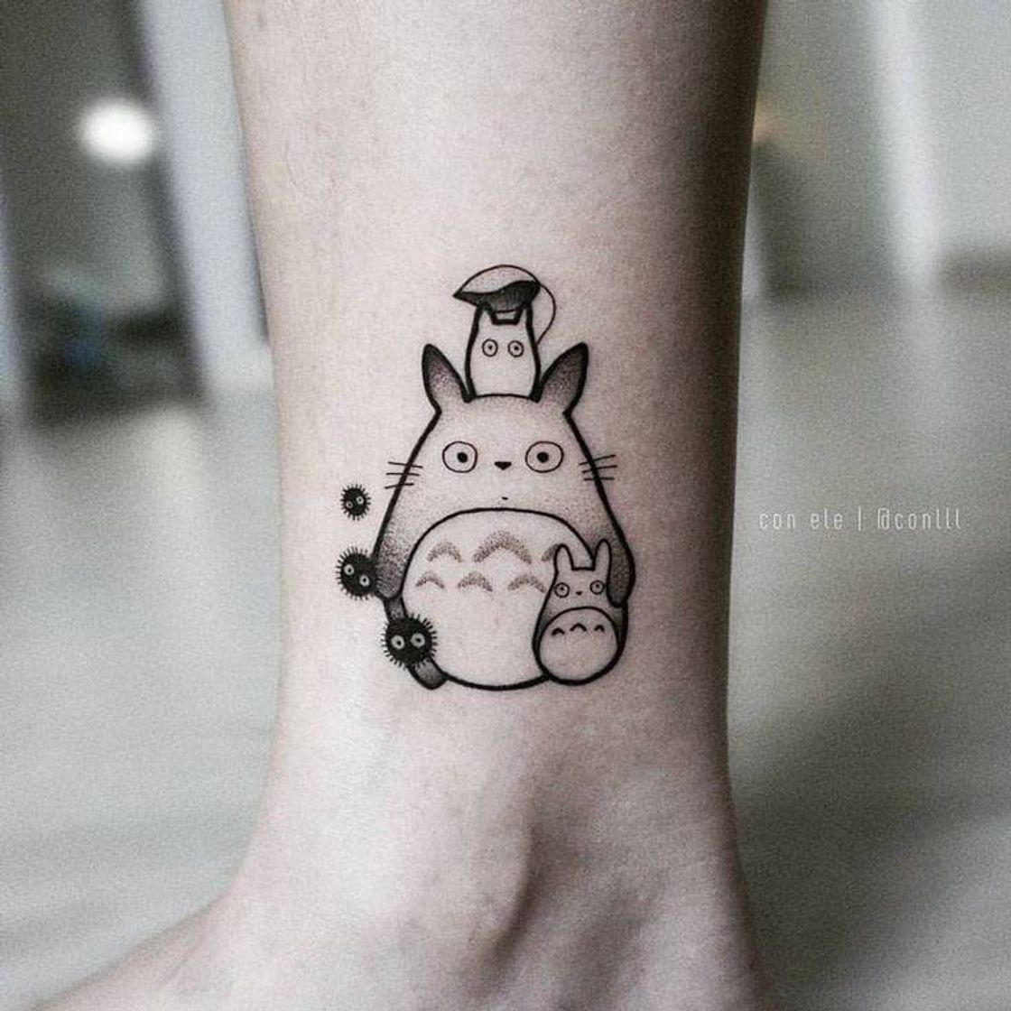 Fashion Tattoo Totoro em blackwork 