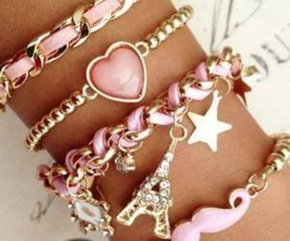 Moda Pulseira dourada e rosa 🌹