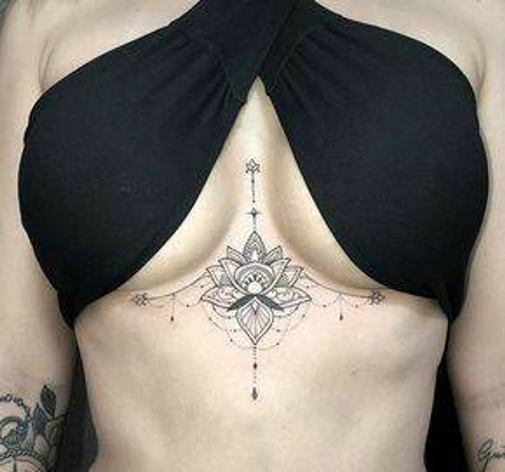 Moda Tatto no peito 