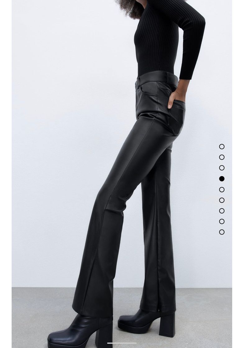 Pantalón efecto piel zara