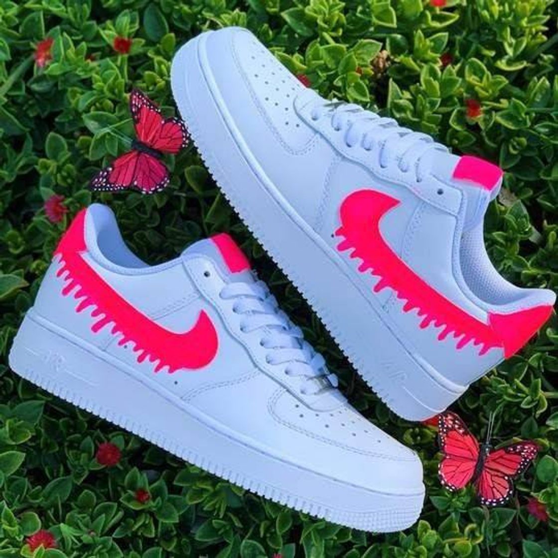 Moda Tênis Nike branco com rosa neon