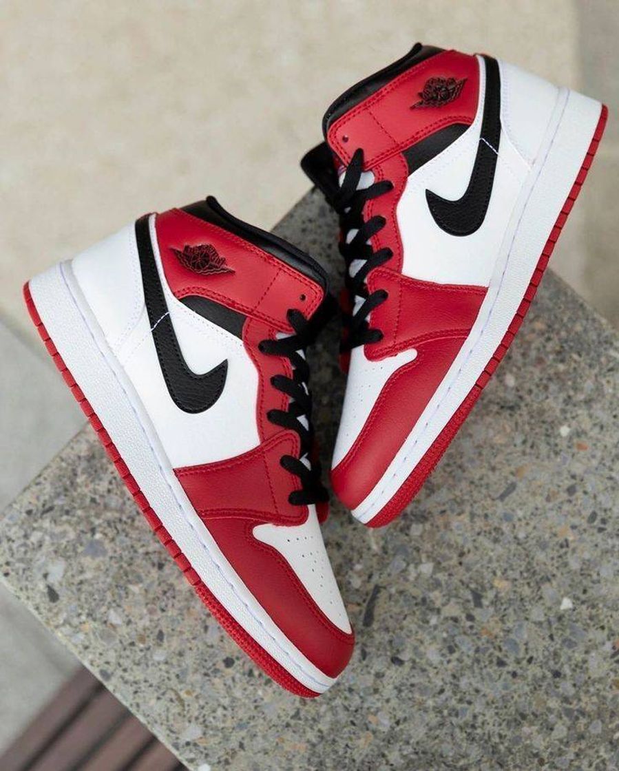 Moda Air Jordan vermelho com branco preto