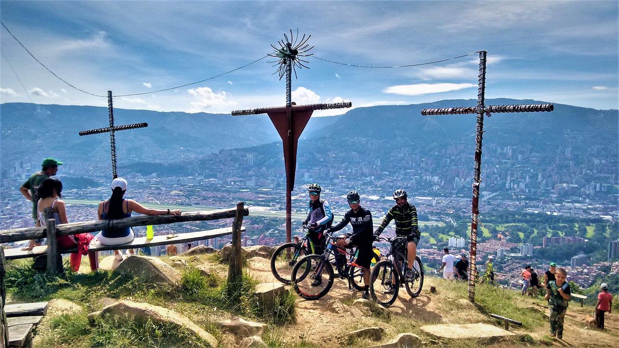 Lugares Cerro de Las Tres Cruces