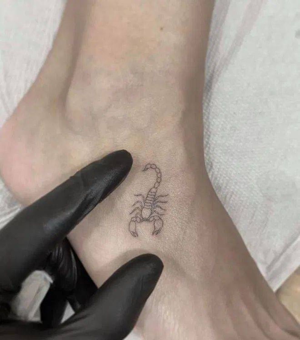 Fashion Tatuagem escorpião