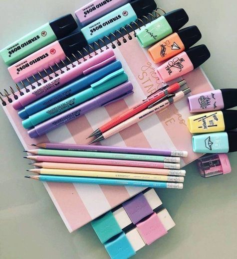 Materiais em tons pastéis 💜💕