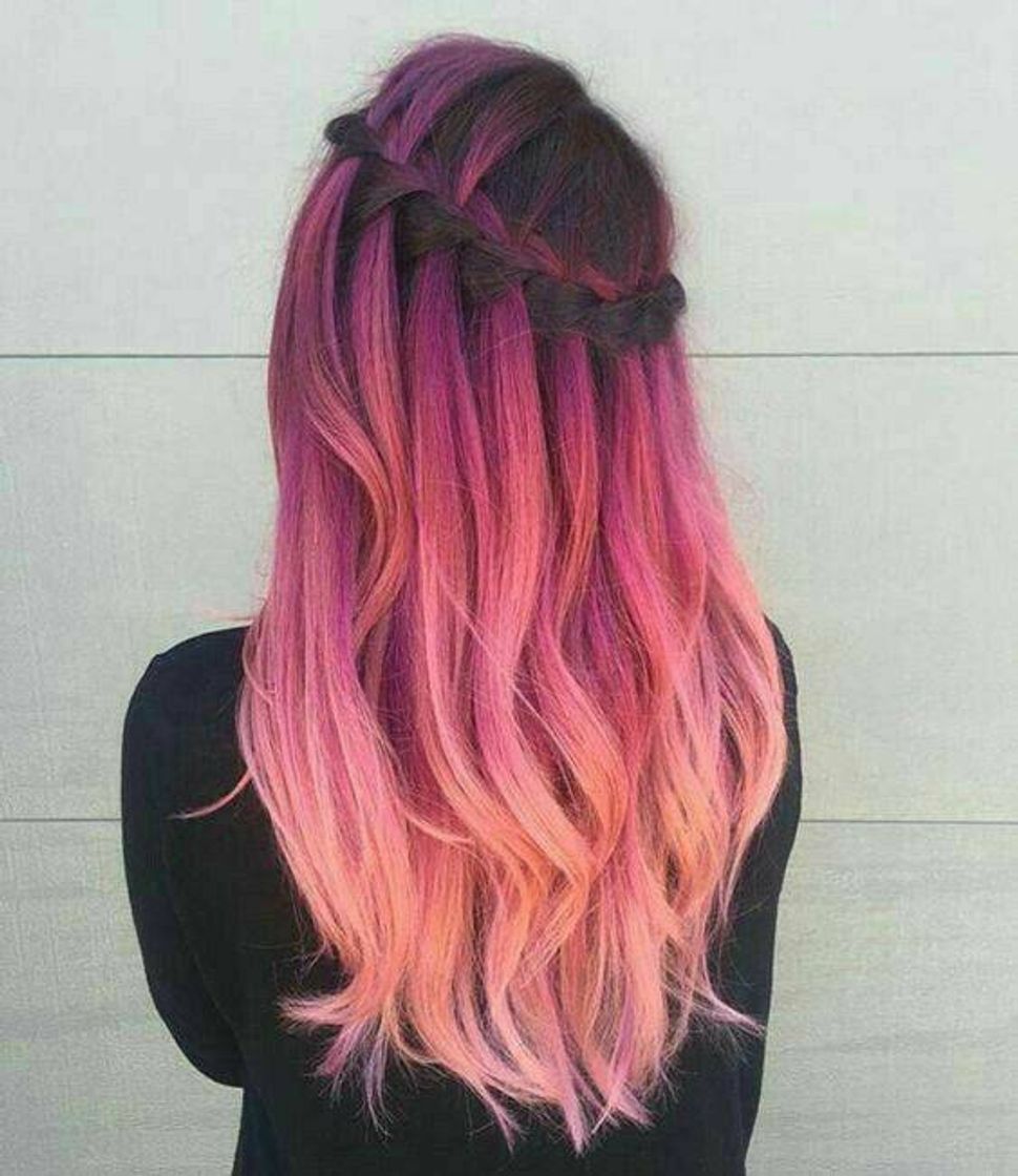 Moda Esse penteado colorido está perfeito 