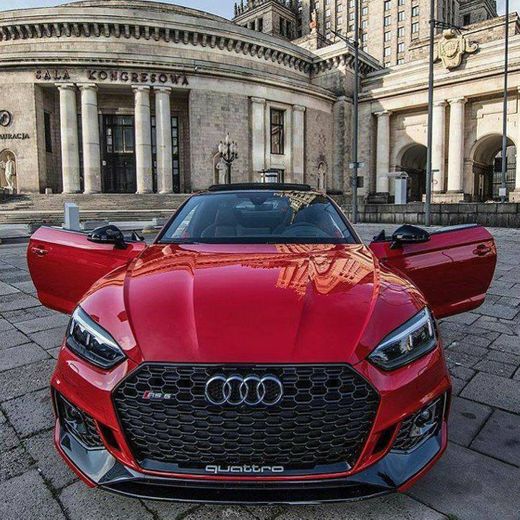 Audi Red rs5