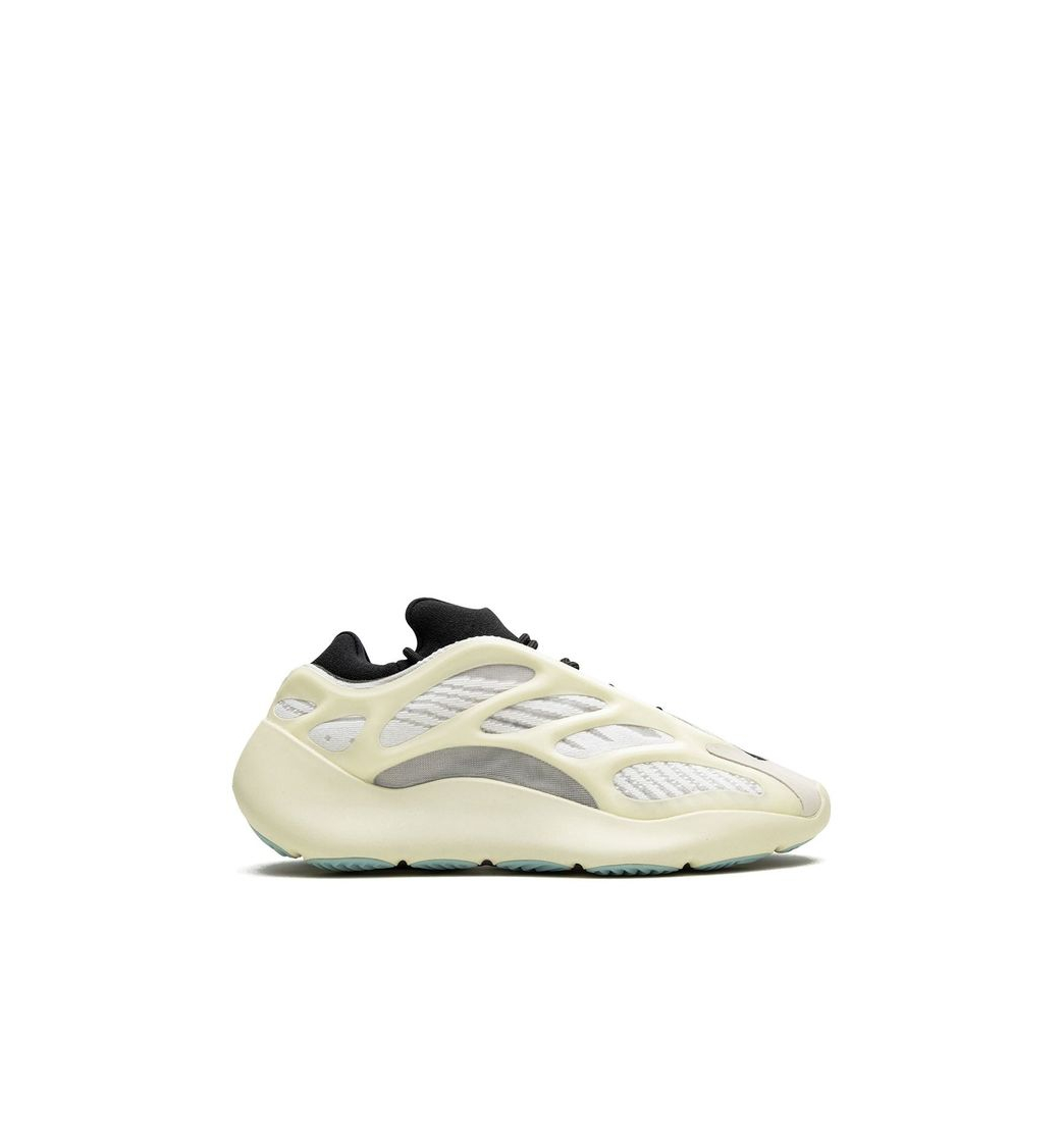 Social YEEZY 700