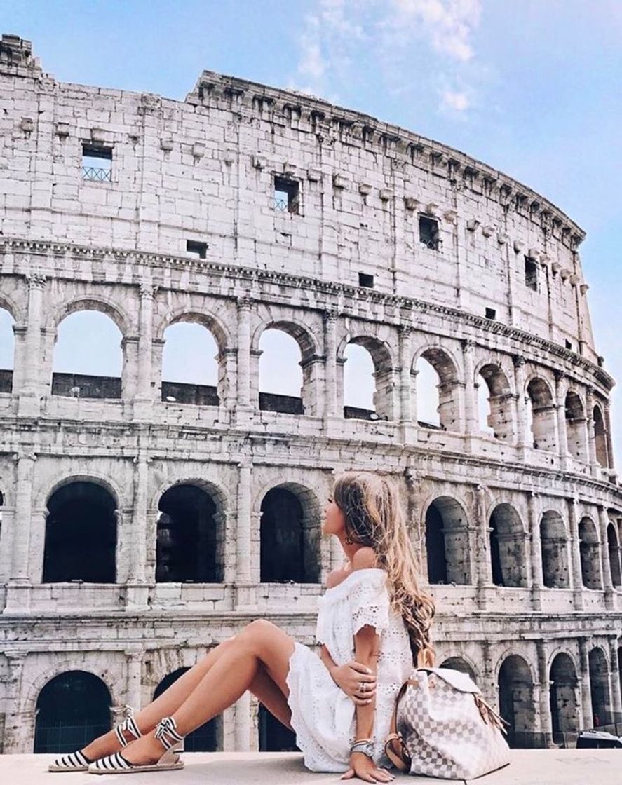 Lugar Coliseo de Roma