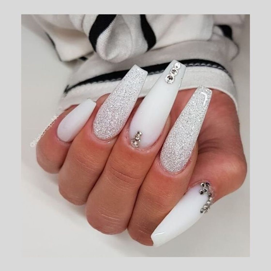 Moda unhas brancas 