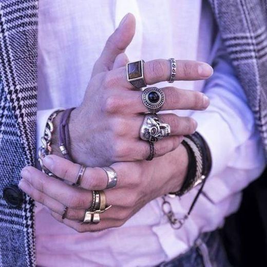 Amo esses kits com muitos anéis e pulseiras ❤