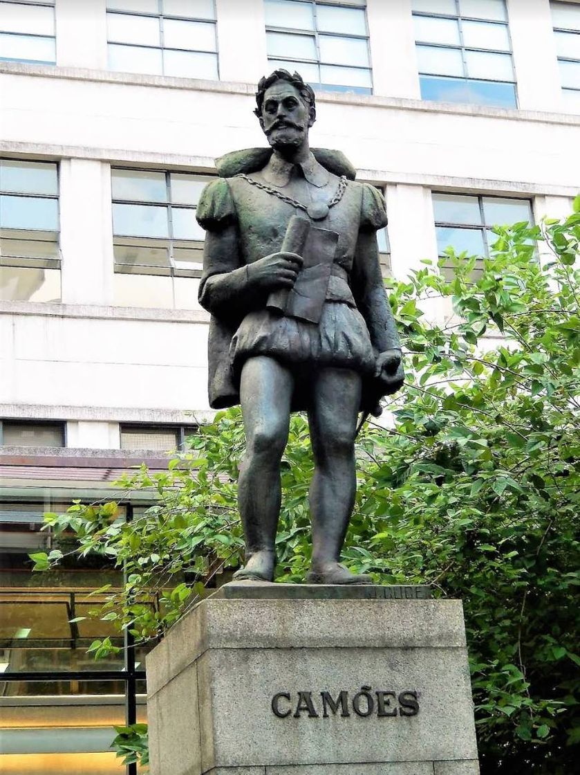 Place Estatua de Camões