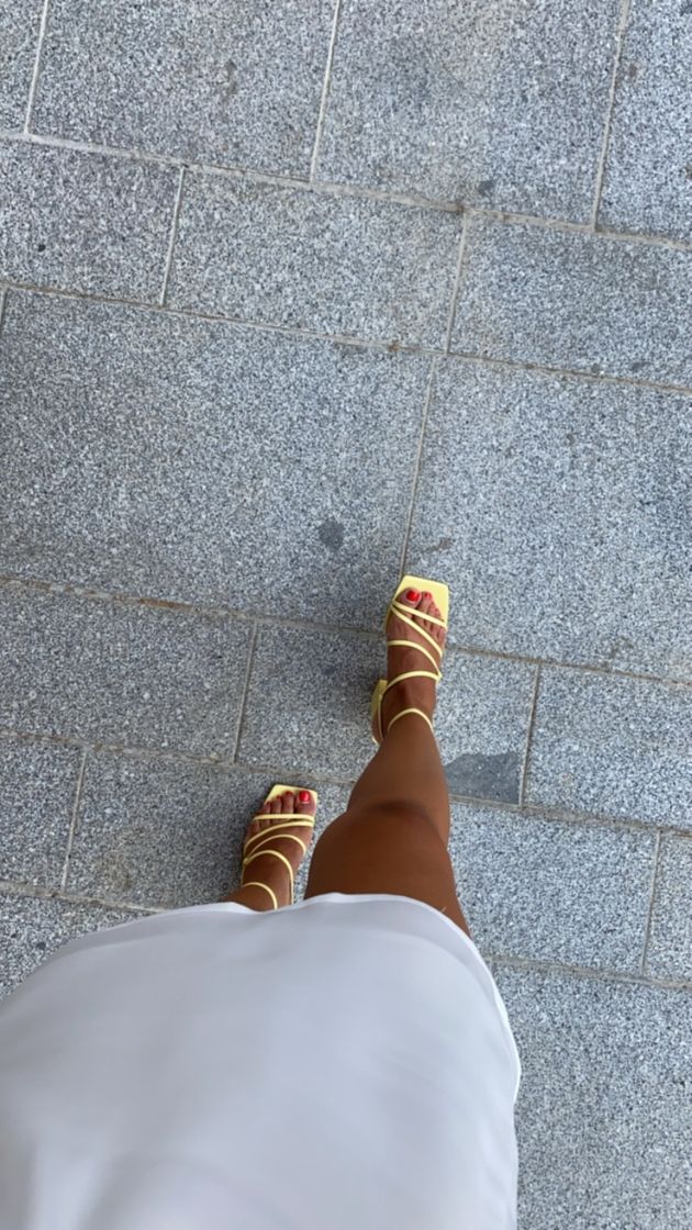 Social TIED HEELED SANDALS WITH SQUARE TOE