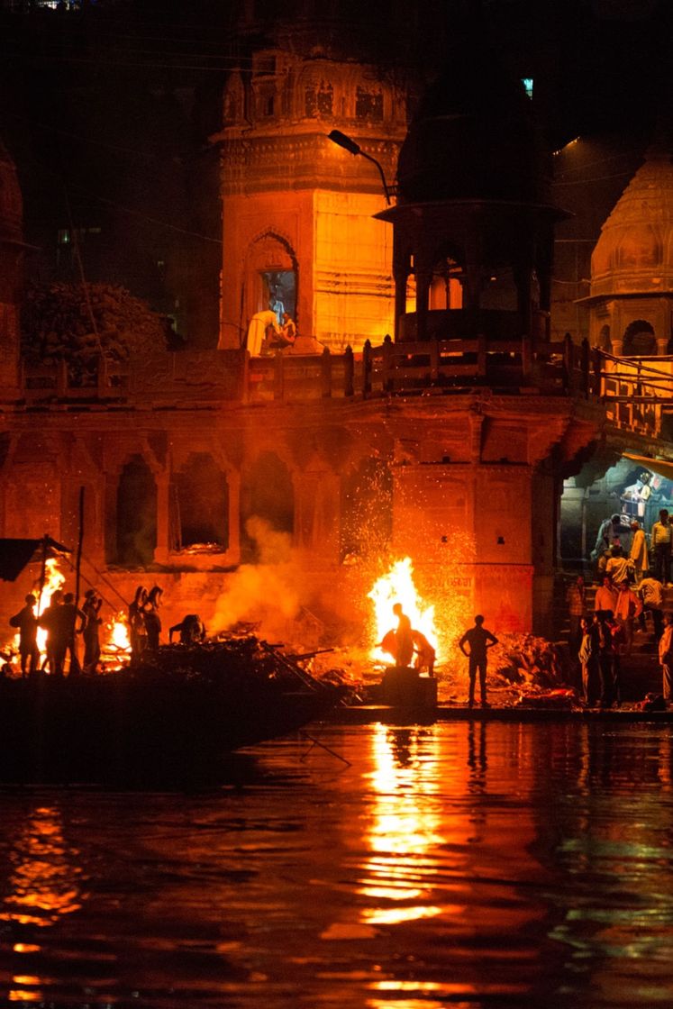 Lugar Cremation in varanasi