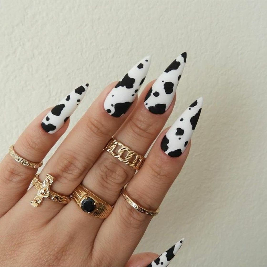 Fashion Cow Nails