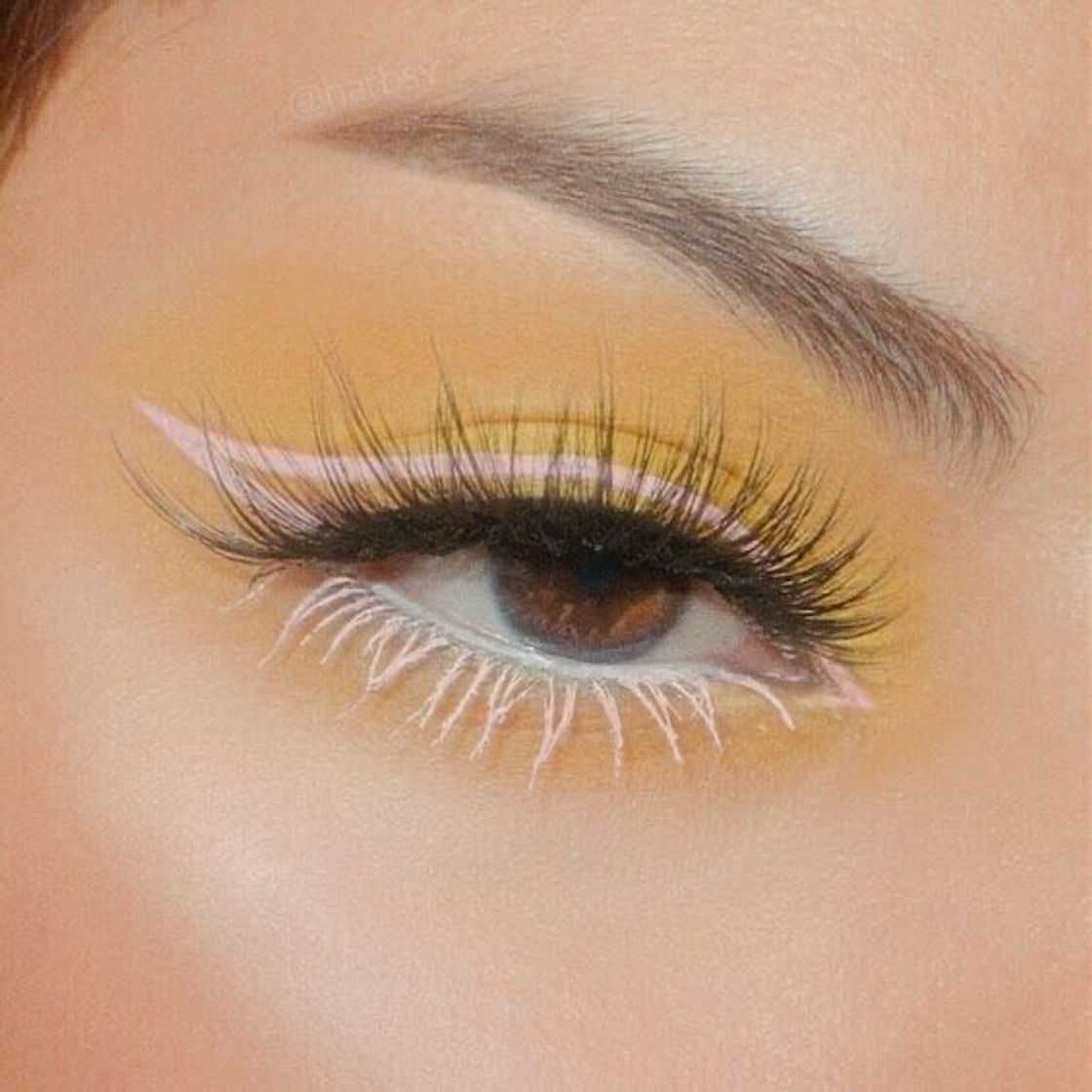 Moda Yellow Makeup