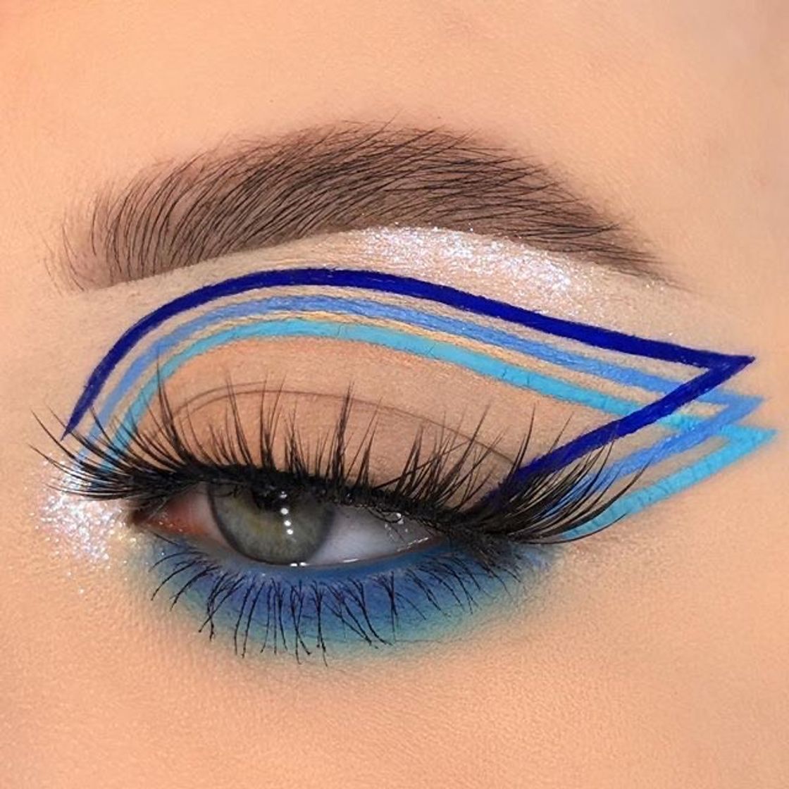 Moda Blue Makeup