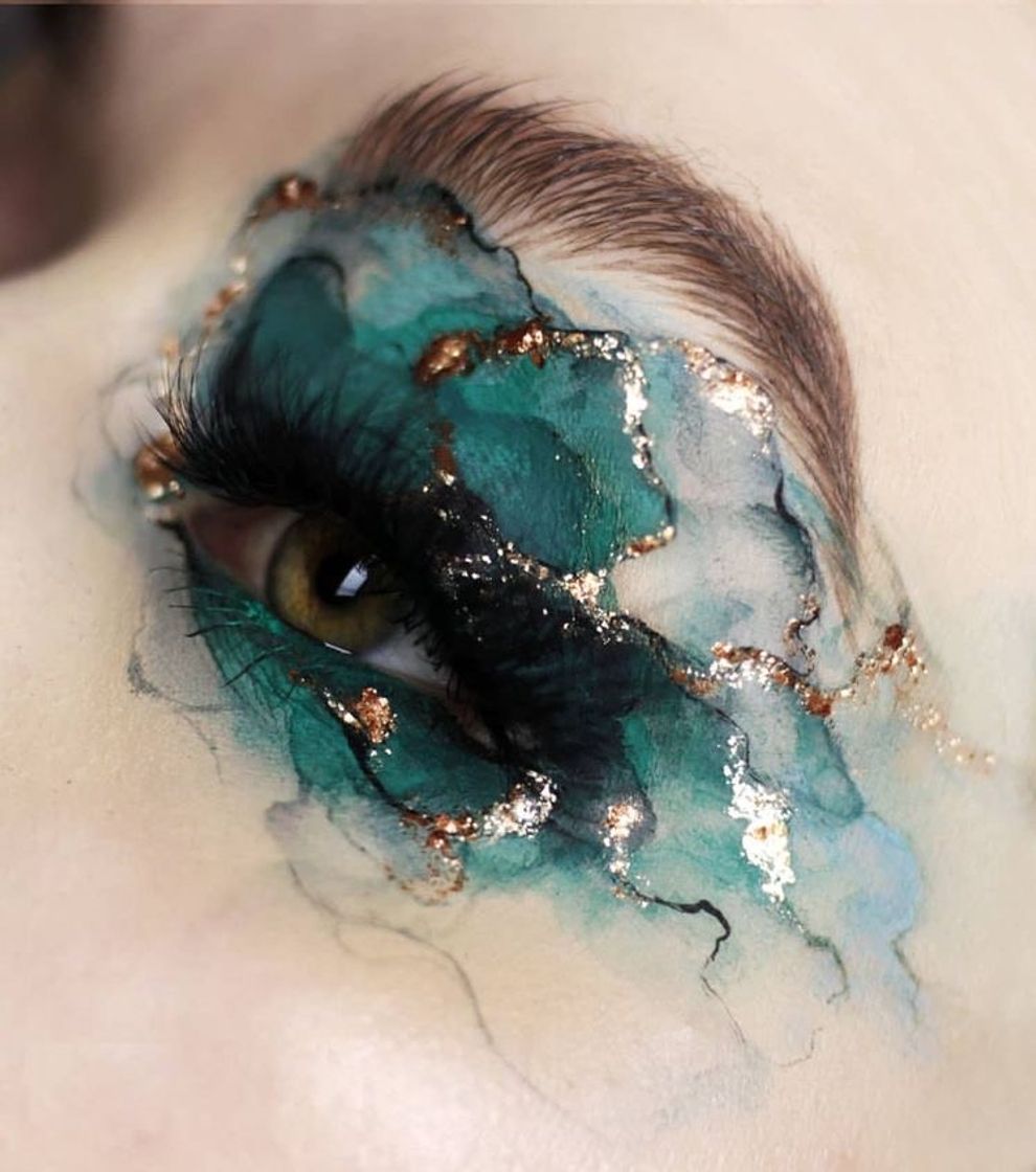 Moda Blue Marble Makeup