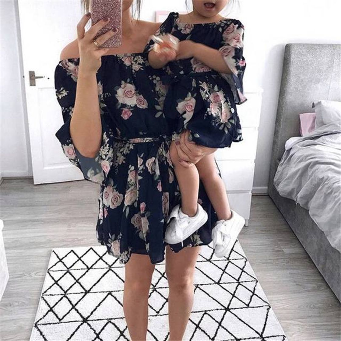 Fashion Mãe filha vestidos família combinando outfits fora do ombro 