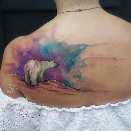 Tatuagem urso polar com aquarela