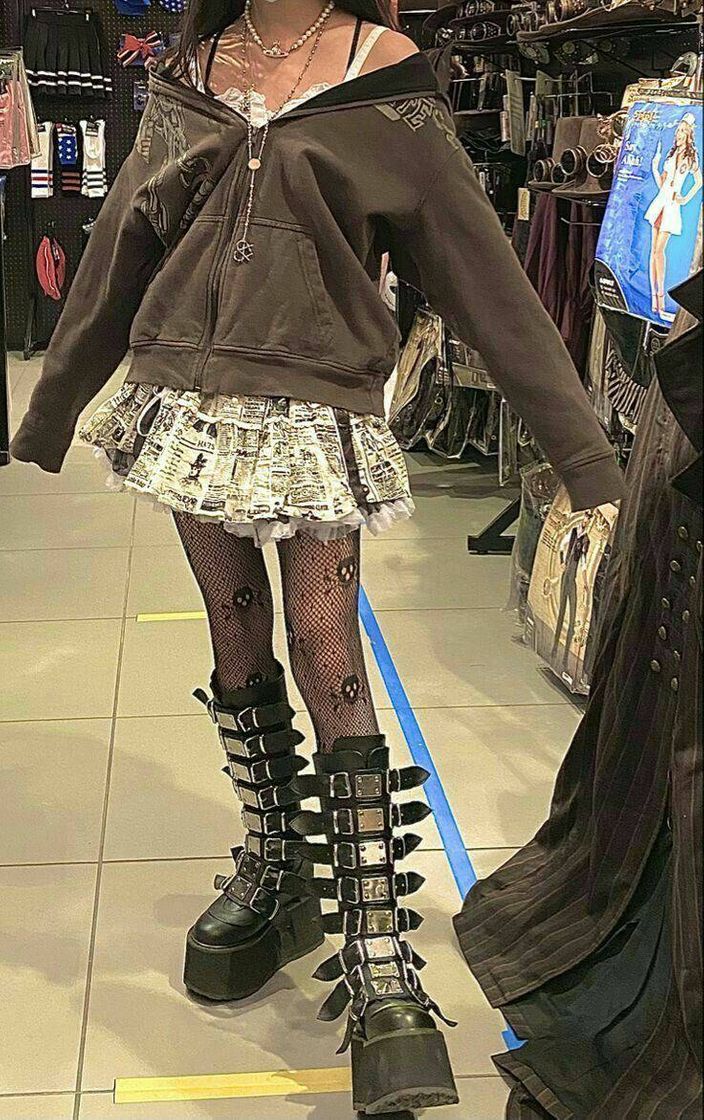 Moda Roupa estilo emoo🖤🌪